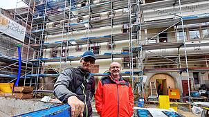 Es geht voran. Das freut (von links) den Architekten Christoph Bauer und den Bauherrn Christian Stadler. Die Bauarbeiten werden aber ...