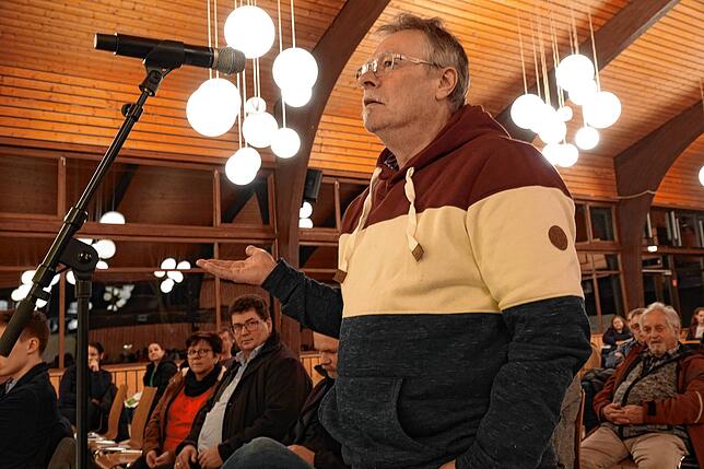 Uwe Stiller, Vater von Daniel Stiller, ergriff das Wort.