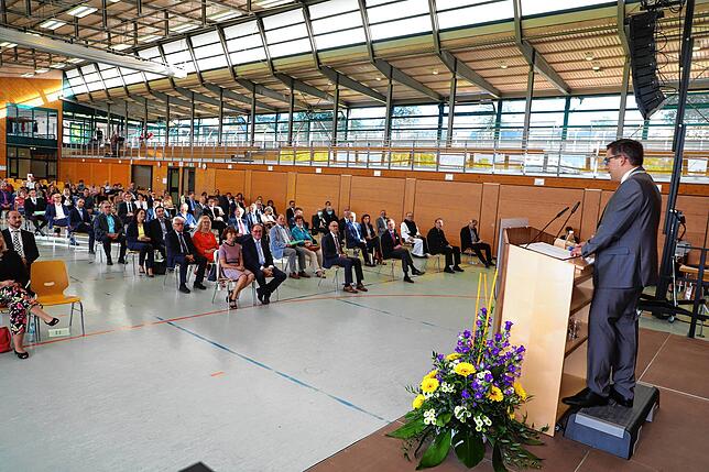 Dominik Männle hielt seine ersten Rede als neuer Bürgermeister von Uhldingen-Mühlhofen während der öffentlichen Gemeinderatssitzung in ...