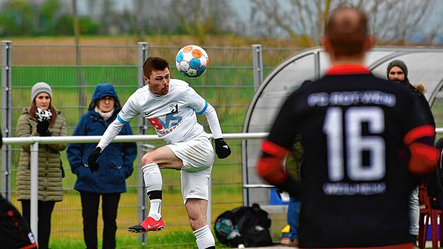Bild : FC Erzingen siegt trotz Unterzahl mit 5:2 gegen den FC RW Weilheim &ndash; und wir haben die Bilder!