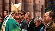 Der Schopfheimer Religionslehrer Stefan Stein wird im Freiburger Münster durch Weihbischof Peter Birkhofer zum Schulseelsorger ernannt. ...