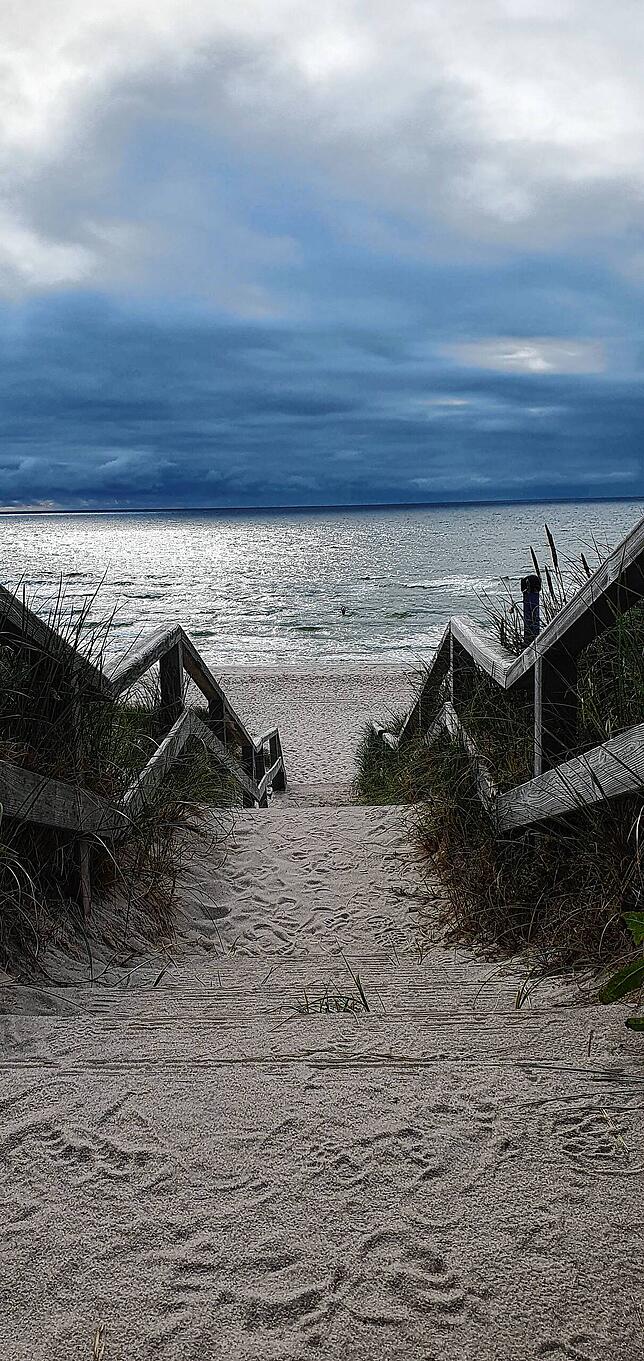 Strandabgang in Hörnum auf der Insel Sylt, der ans Meer führt. Foto: Heidrun Kneer