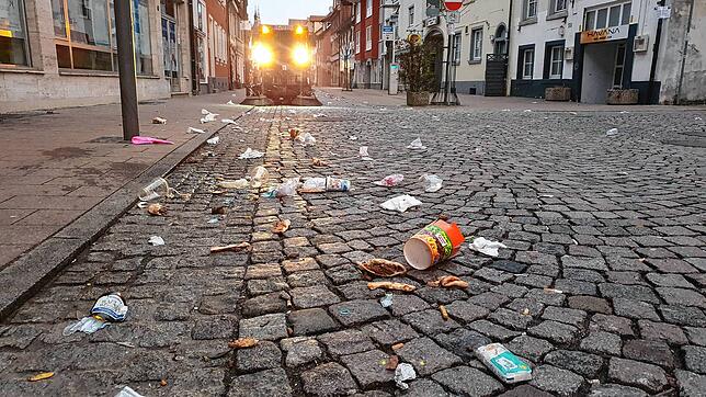 Kehraus nach einer langen Nacht: Am Freitag nach dem Schmotzigen bleibt viel Müll übrig.