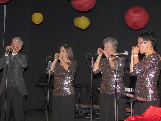 Einen weiten Bogen von Klassik bis zur Unterhaltungsmusik bieten: Gerhard Müller (von links), Kathrin Gass, Brigitte Burgbacher und ...