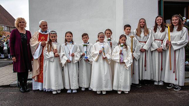 Sechs Erstkommunionkinder aus Leibertingen konnten am 30.&nbsp;April zum ersten Mal die heilige Erstkommunion empfangen, teilt die ...