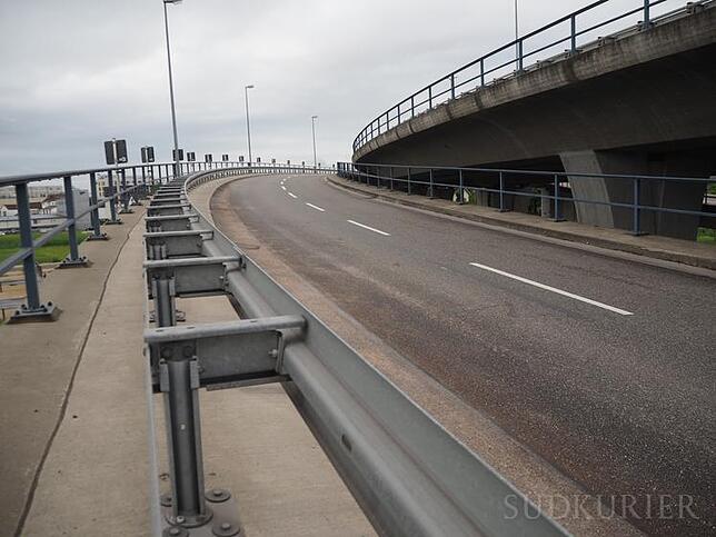 Nach dem tödlichen Unfall auf der Schänzlebrücke in Konstanz: Die Abfahrt von der Neuen Rheinbrücke in Richtung Industriegebiet. Ein ...