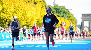Dieses von SCC Events zur Verfügung gestellte Foto zeigt Harry Styles beim BMW Berlin Marathon. Unter falschem Namen ist der britische ...