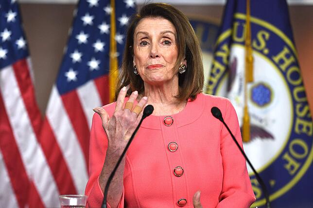 Über erhebliche Steherqualitäten verfügt die Sprecherin des US-Repräsentatenhauses, die Demokratin Nancy Pelosi.