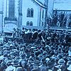 Scharen versammelten sich anno dazumal am Marktplatz vor der Kirche, um zu hören, was der Narrenrat, begleitet von der Stadtkapelle, ...