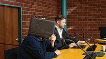 Vor dem Amtsgericht streitet der 55-jährige Physiotherapeut den Vorwurf des mehrfachen sexuellen Missbrauchs in seiner Allensbacher ...