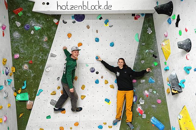 Hier kann geklettert werden: Stefanie Brust (Inhaberin) und Sven Nowak (Gastrochef) von der Boulderhalle Hotzenblock in Tiengen.