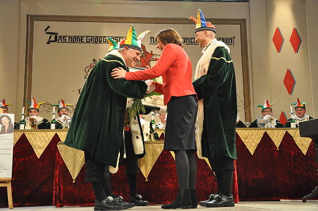 2017: Kläger Thomas Warndorf, Beklagte Malu Dreyer und Fürsprech Michael Nadig bei der Narrengerichtsverhandlung.