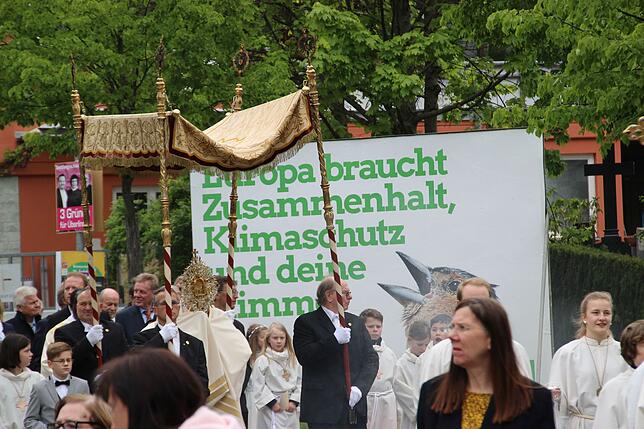 Eine Prozession fürs ganze Volk.