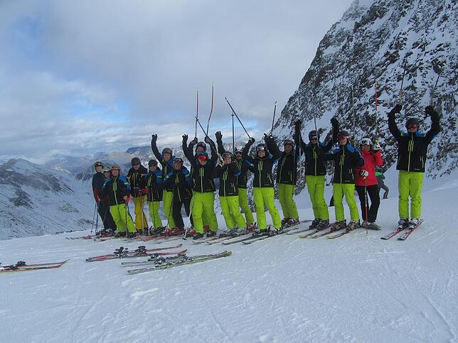 Bei einer Skiausfahrt des Skiklub Markdorf in Sölden im vergangenen Jahr: Die Gruppe hatte Spaß und konnte sich über gutes Wetter freuen.