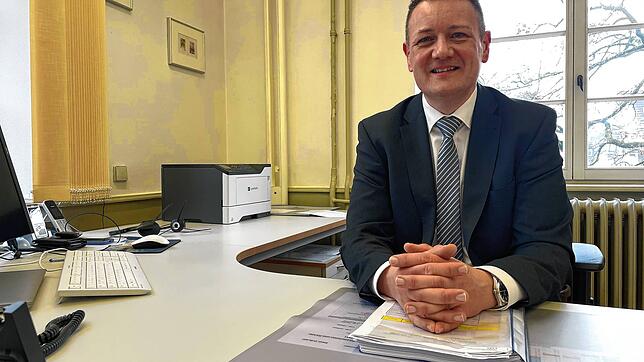 Marc Gerster, 50 Jahre alt, ist der neue Chef des Villinger Amtsgerichts. Seine großen Herausforderungen aktuell und künftig: Corona, ...