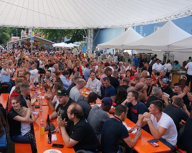 Gut besucht: Das Wunschkonzert der Stadtmusik Tiengen macht dem Publikum großen Spaß.