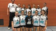 Die Villinger U18-Mädchen spielten beim Turnier in Bad Krozingen mit (hinten von links): Trainer Dirk Becker Evelina Judin, Lisa ...