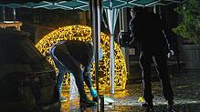 Einsatzkräfte untersuchen den Tatort. Bei einem Konflikt in Weingarten im Landkreis Ravensburg hat die Polizei auf einen mutmaßlichen ...