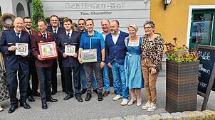 Gastgeber und Gäste nach der Medaillen-Übergabe. Foto: Feuerwehr Gottmadingen
