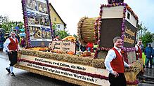 Die Landjugend Bräunlingen stellt sich beim Umzug mit ihrem Motivwagen die Frage, welches Bild wohl den wahren Wert in sich trägt – und ...