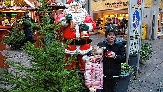 Bild : So schön! Besucher genießen den Waldshuter Weihnachtsmarkt