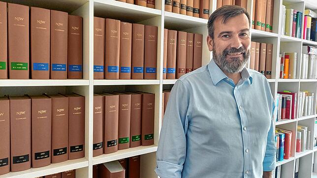 Marc Ellerbrock ist Rechtsanwalt in Markdorf. Gemeinsam mit dem früheren Sportreporter Werner Hansch hat er die Zockerhelden UG ...