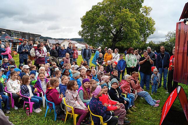 Das Kasperletheater stellte eins von mehreren Highlights auf der Pfarrwiese dar.