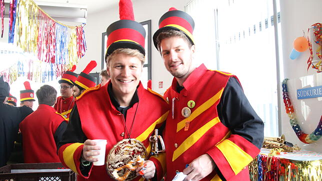 Bild : Narren besuchen am Rosenmontag die SÜDKURIER-Redaktion (Teil 2)