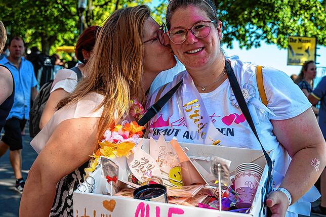 Bild 21: Seehasenfest 2022: Besucher freuen sich über den Rummel