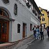 Der Schriftzug Burgkeller ist von der Hausfassade verschwunden. Der Weg ist frei für das Drachenfeuer. Die Erlebnisgastronomie, die die ...