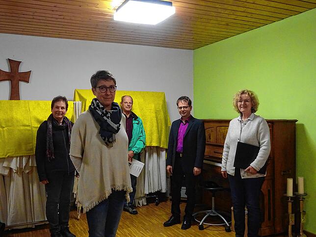 Sänger Ilonka Kessler, Gudrun Löffler, Günter Römer (v. links) und Martina Mertens (rechts) mit Kantor Zeno Bianchini.