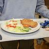 (Archivfoto) Auf den Tellern vieler Konstanzer Schülerinnen und Schüler liegt seit einigen Monaten nur noch einmal pro Woche Fleisch ...