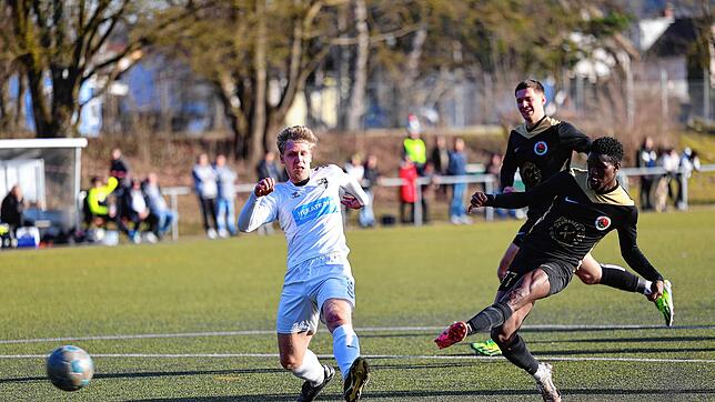 Bild : Unsere besten Bilder vom 2:1-Sieg des TSV Singen gegen den VfR Hausen