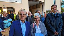So sieht ein glücklicher Wahlsieger aus: Der alte und neue Aacher Bürgermeister Manfred Ossola (links) zusammen mit seiner Frau Vera und ...