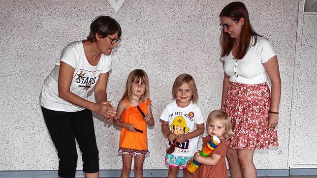 Die Bläserjugend Hammereisenbach plant Musik-Früherziehung für kleine Kinder. Vorsitzende Mirjam Elsässer (rechts) und Ausbilderin ...