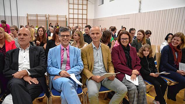 Festakt an der Jakob-Gretser-Grundschule: Architekt Tobias Müller, Bürgermeister Georg Riedmann, Konrektor Timo Metzger und die neue ...