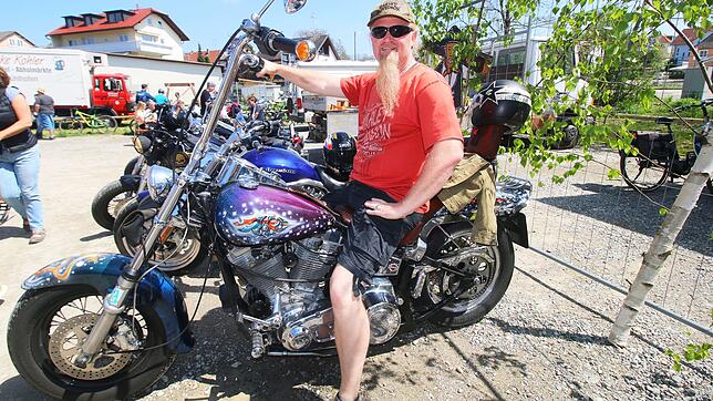 Dieter Heidenreich aus Uhldingen-Mühlhofen auf seiner Harley Davidson. Er ist Initiator der Benefizausfahrt am Sonntag zugunsten der ...