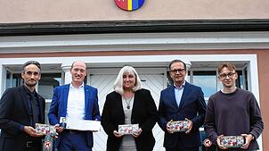 Blicken auf das Wirtschaftstreffen voraus (von links): Philipp Hilsenbeck (IHK), Bürgermeister Jonathan Berggötz, Tamara Pfaff ...