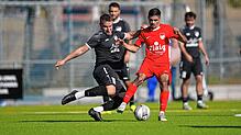 Zweites Saisontor:Can Cicek (rechts, gegen Julian Dettinger) traf beim 5:0-Sieg des FC Tiengen 08 beim Schlusslicht SV BW Waltershofen ...