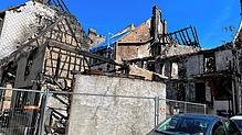 Mehrere Häuser werden beim Brand in der Villinger Innenstadt Mitte Juni 2025 praktisch vollständig zerstört – hier ein Blick auf die ...