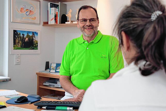 Der Gottmadinger Allgemeinmediziner Christoph Graf kritisiert, dass PCR-Tests in Hausarztpraxen vom Gesetzgeber nicht mehr finanziert ...
