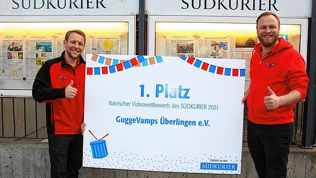 Vorsitzender Thilo Hummel (links) und Dirigent Marco Hummel von den GuggeVamps freuen sich über den ersten Platz beim närrischen ...