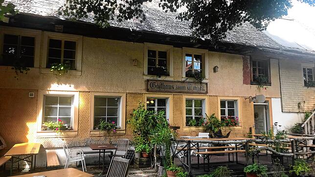 Erbaut wohl im 13. Jahrhundert. Das Gebäude des Alten Engels in Urberg. Doch der Zahn der Zeit nagt am Dach. Um eine Sanierung ...