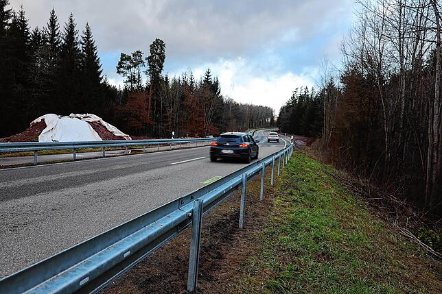 Die Dauerbaustelle auf der L181 gehört der Vergangenheit an: Die Brücke über den Kuhmoosbach ist komplett neu gebaut worden, die langen ...