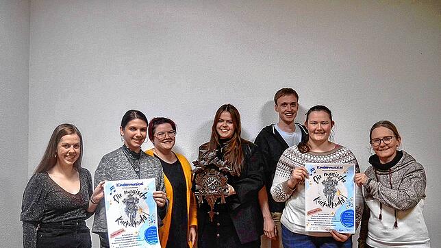 Zum Projektteam des Musicals „Die magische Kuckucksuhr“ gehören von links Saskia Weber, Sabrina Hettich, Musikvereinsvorsitzende Nicole ...
