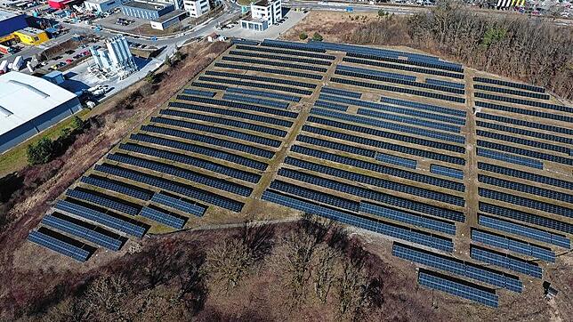 Der Solarpark Langenried beim Singener Einkaufszentrum auf einem Archivbild aus der Luft gesehen. Welche Rolle Sonnenenergie beim ...