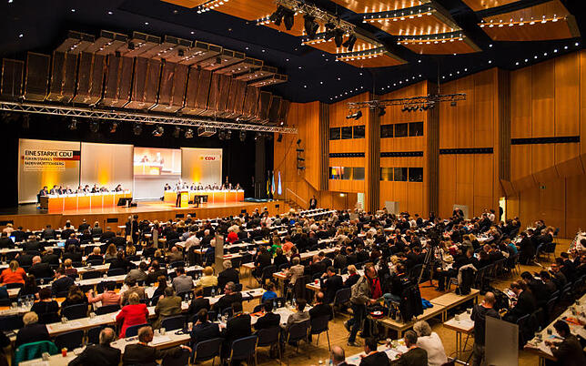 Parteimitglieder der CDU in Baden-Württemberg bei der Landesvertreterversammlung der CDU Baden-Württemberg in Sindelfingen. Bei dem ...