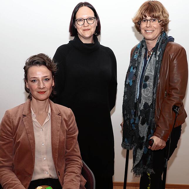 Franziska Schutzbach ist zum Internationalen Frauentag auf Einladung von Elvira Lindemann und Bürgermeisterin Ute Seifried (von links) ...