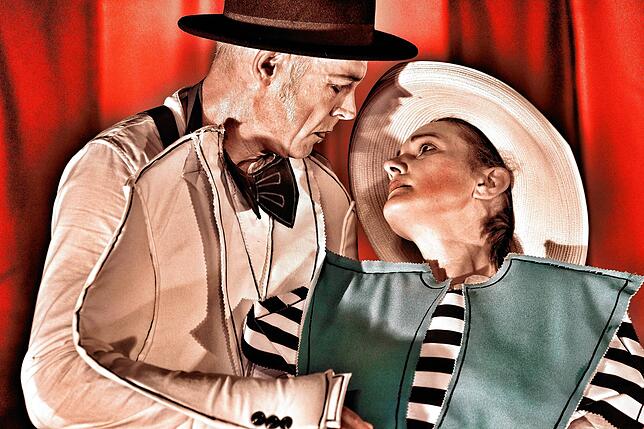 Eine Frau, zwei Männer, die Welt im Chaos &ndash; das war in Rick&lsquo;s Café so und das erzählt das NN Theater Köln mit Livemusik und ...