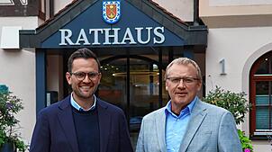 Immenstaads Bürgermeister Johannes Henne (links) will weiter Rathaus-Chef bleiben. Er wird sich beim Podiumsgespräch am Mittwoch, 2. ...